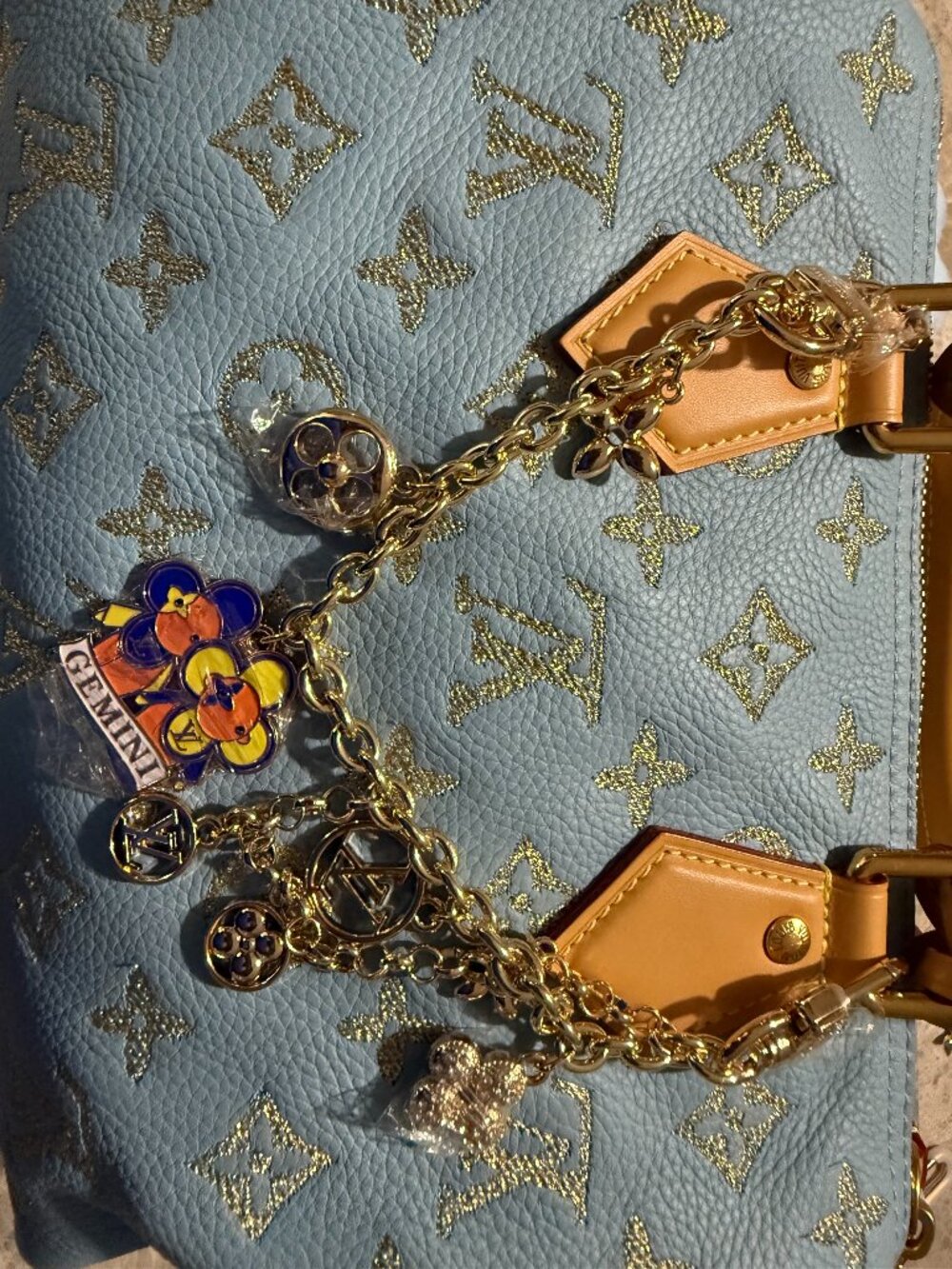 RARE and Stunning BNNU ZODIAC FASHION BAG CHARM! Comes with Dustbag and LV BOX! - Picture 4 of 5
